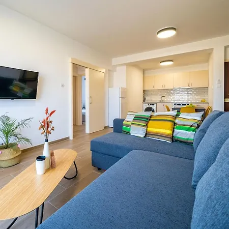 Peaceful Seaview Suite In Larnaca Center