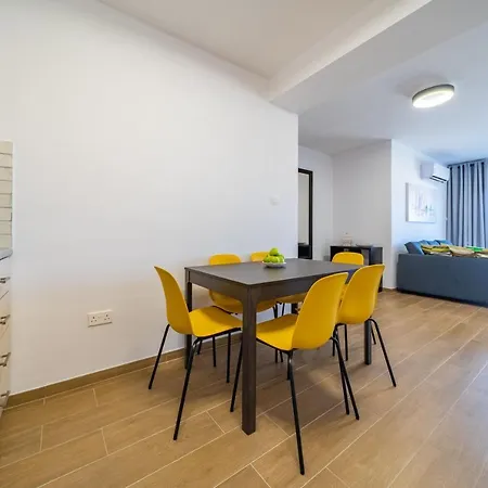 Peaceful Seaview Suite In Larnaca Center Apartment