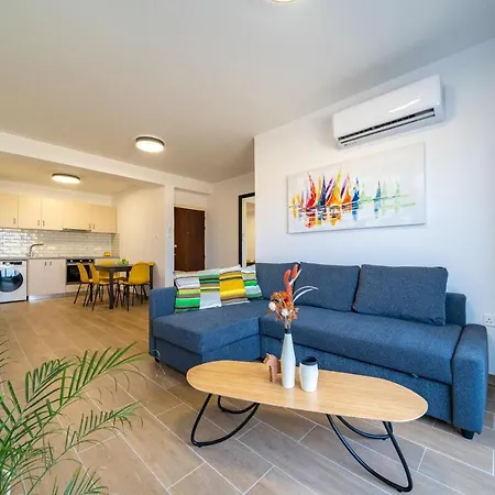 Apartment Peaceful Seaview Suite In Larnaca Center Larnaca