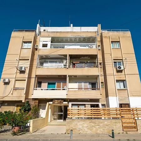 Peaceful Seaview Suite In Larnaca Center Apartment